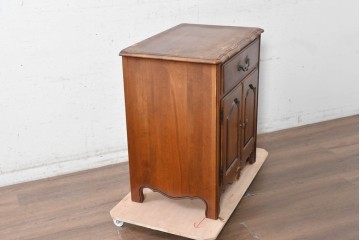 中古　アメリカ製　ETHAN ALLEN(イーセンアーレン)　パネル扉のサイドキャビネット　(R-091594)