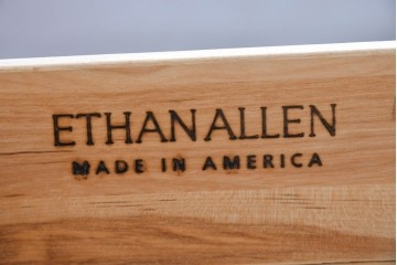 中古　アメリカ製　ETHAN ALLEN(イーセンアーレン)　パネル扉のサイドキャビネット　(R-091594)