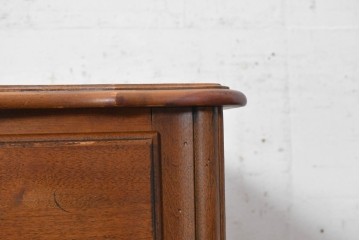 中古　アメリカ製　ETHAN ALLEN(イーセンアーレン)　パネル扉のサイドキャビネット　(R-091594)