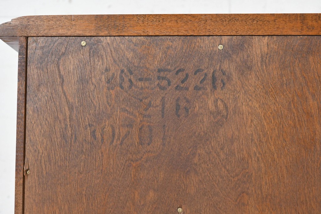 中古　アメリカ製　ETHAN ALLEN(イーセンアーレン)　パネル扉のサイドキャビネット　(R-091594)