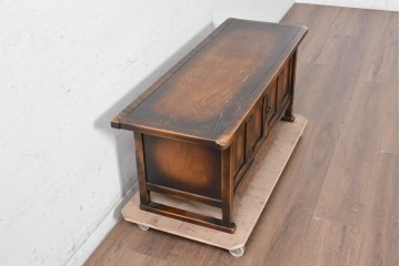 中古　李朝デザイン　アンティーク調　濃淡のある色合いが趣深いローボード　(R-091595)