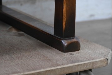 中古　李朝デザイン　アンティーク調　濃淡のある色合いが趣深いローボード　(R-091595)