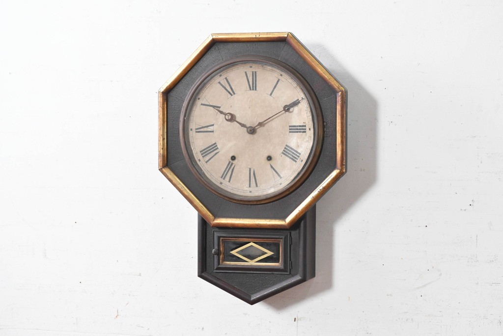 アメリカアンティーク　1900年頃　New Haven Clock Co.(ニューヘブン社)　八角形のシルエットと金色のフレームがクラシカルな壁掛け時計　(R-091599)