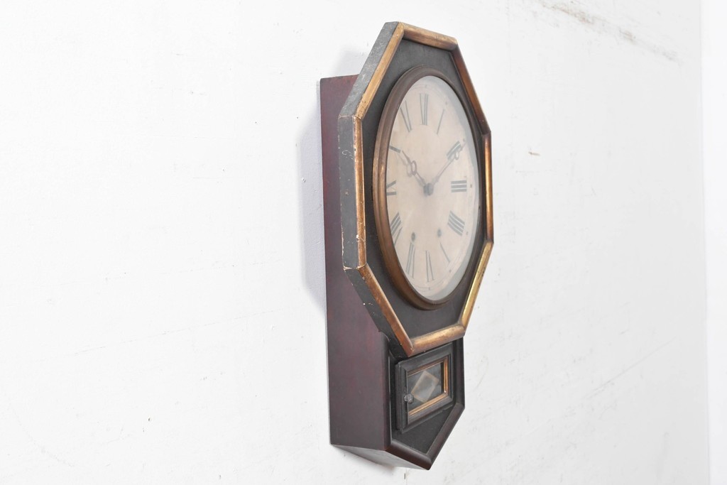 アメリカアンティーク　1900年頃　New Haven Clock Co.(ニューヘブン社)　八角形のシルエットと金色のフレームがクラシカルな壁掛け時計　(R-091599)