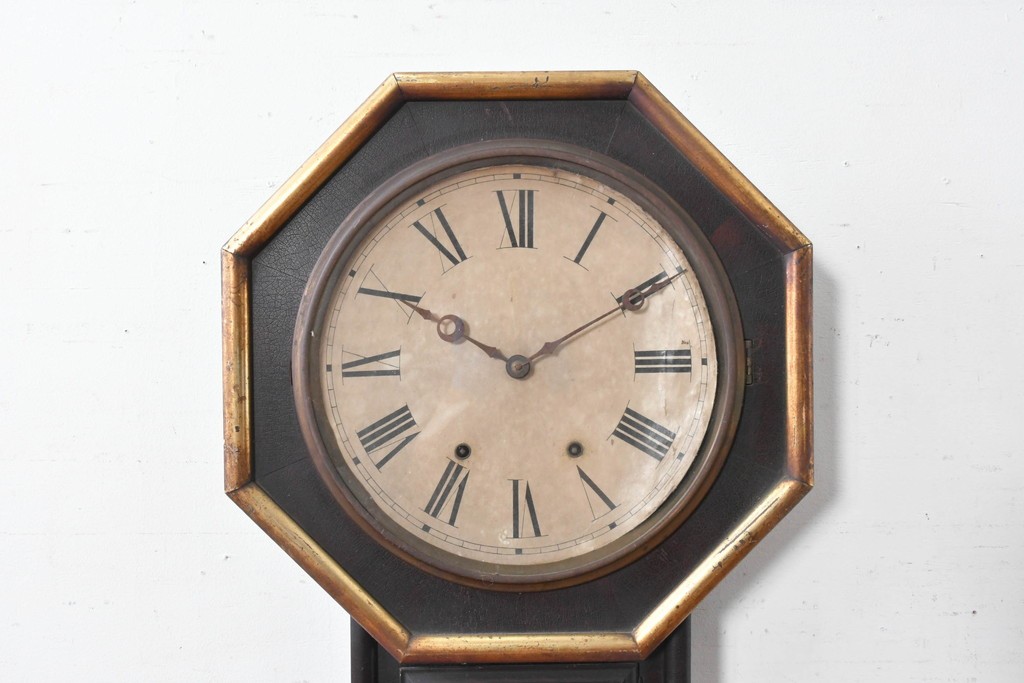 アメリカアンティーク　1900年頃　New Haven Clock Co.(ニューヘブン社)　八角形のシルエットと金色のフレームがクラシカルな壁掛け時計　(R-091599)