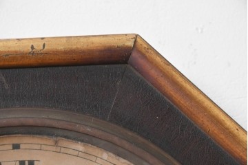 アメリカアンティーク　1900年頃　New Haven Clock Co.(ニューヘブン社)　八角形のシルエットと金色のフレームがクラシカルな壁掛け時計　(R-091599)