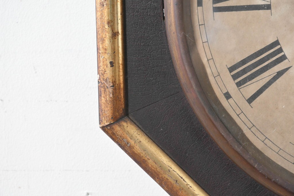 アメリカアンティーク　1900年頃　New Haven Clock Co.(ニューヘブン社)　八角形のシルエットと金色のフレームがクラシカルな壁掛け時計　(R-091599)