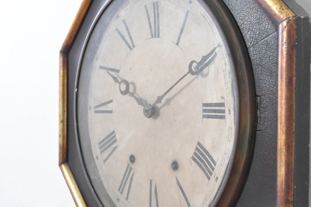 アメリカアンティーク　1900年頃　New Haven Clock Co.(ニューヘブン社)　八角形のシルエットと金色のフレームがクラシカルな壁掛け時計　(R-091599)