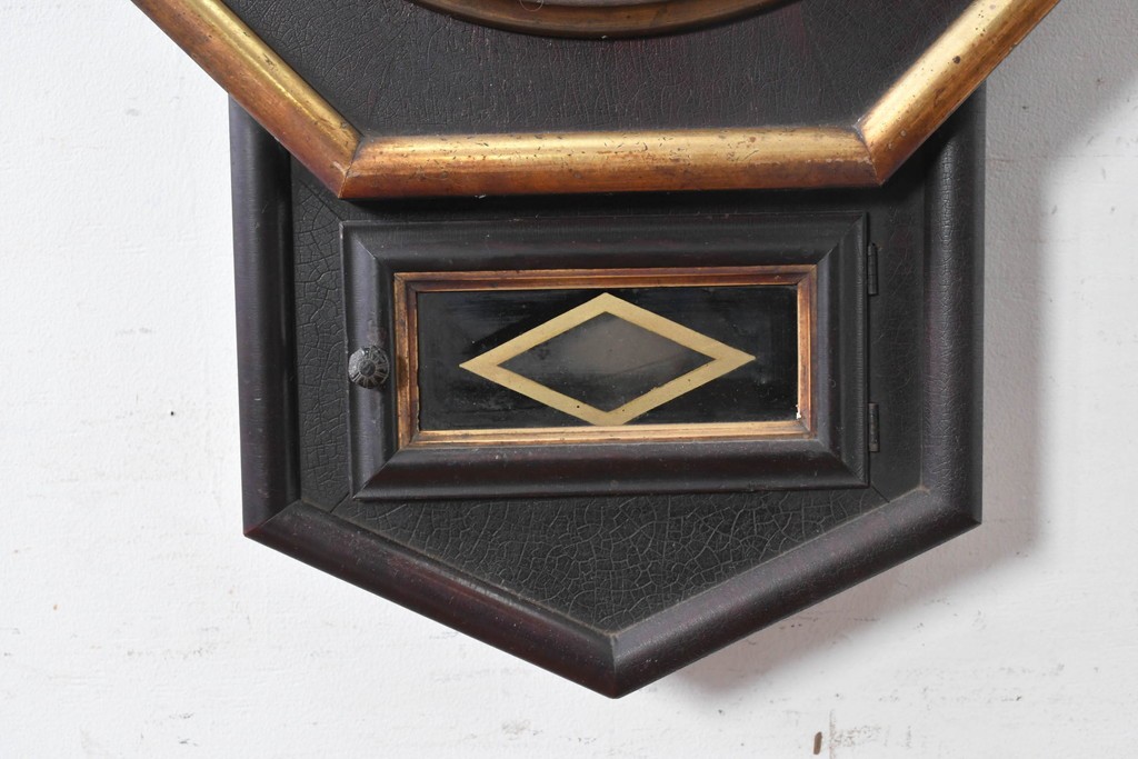 アメリカアンティーク　1900年頃　New Haven Clock Co.(ニューヘブン社)　八角形のシルエットと金色のフレームがクラシカルな壁掛け時計　(R-091599)