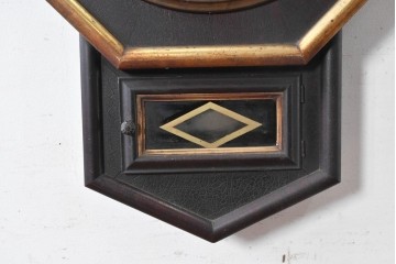 アメリカアンティーク　1900年頃　New Haven Clock Co.(ニューヘブン社)　八角形のシルエットと金色のフレームがクラシカルな壁掛け時計　(R-091599)