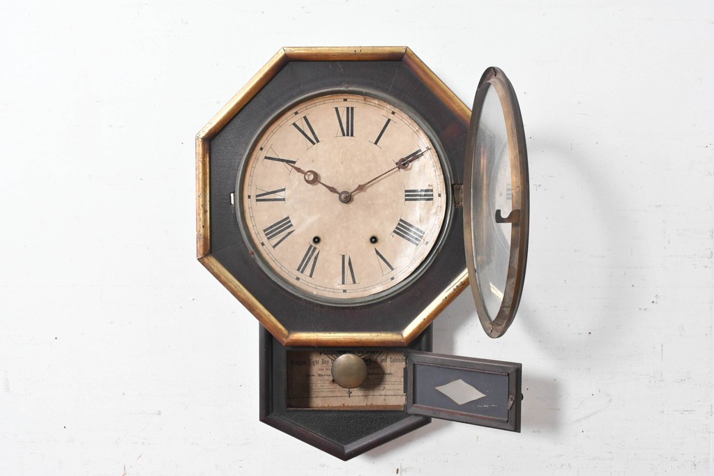 アメリカアンティーク　1900年頃　New Haven Clock Co.(ニューヘブン社)　八角形のシルエットと金色のフレームがクラシカルな壁掛け時計　(R-091599)