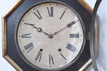 アメリカアンティーク　1900年頃　New Haven Clock Co.(ニューヘブン社)　八角形のシルエットと金色のフレームがクラシカルな壁掛け時計　(R-091599)