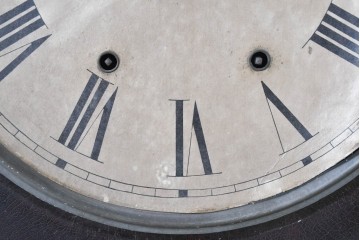 アメリカアンティーク　1900年頃　New Haven Clock Co.(ニューヘブン社)　八角形のシルエットと金色のフレームがクラシカルな壁掛け時計　(R-091599)