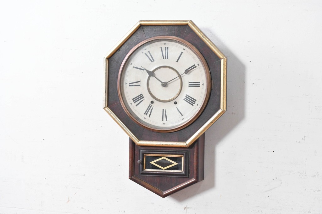 アメリカアンティーク　1900年頃　New Haven Clock Co.(ニューヘブン社)　八角形のシルエットと金色のフレームがクラシカルな壁掛け時計　(R-091600)