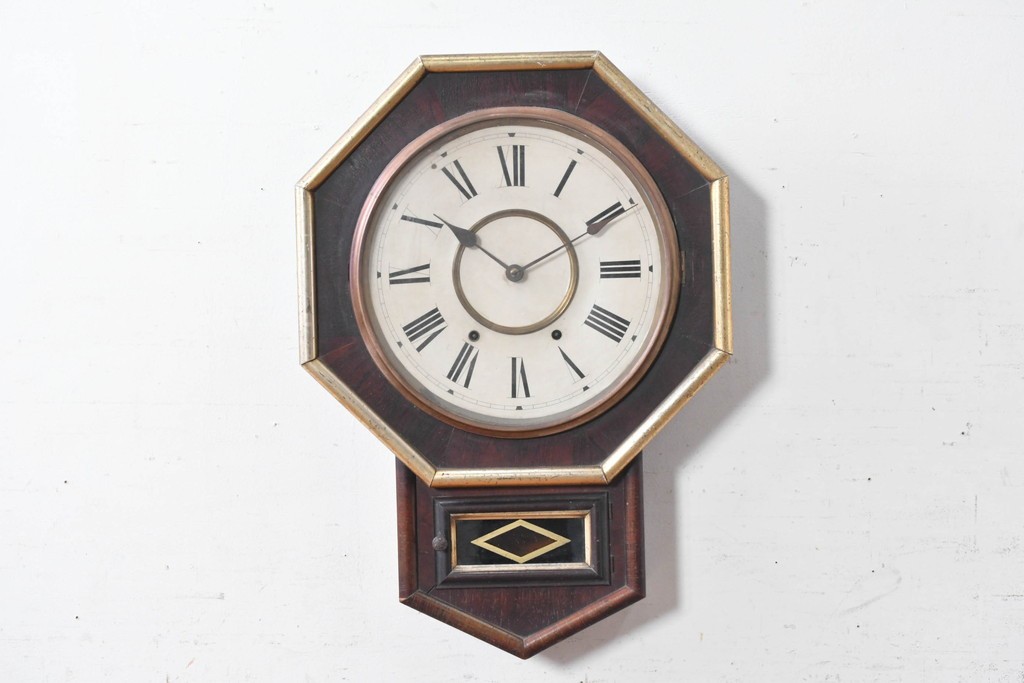 アメリカアンティーク　1900年頃　New Haven Clock Co.(ニューヘブン社)　八角形のシルエットと金色のフレームがクラシカルな壁掛け時計　(R-091600)
