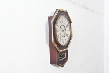 アメリカアンティーク　1900年頃　New Haven Clock Co.(ニューヘブン社)　八角形のシルエットと金色のフレームがクラシカルな壁掛け時計　(R-091600)