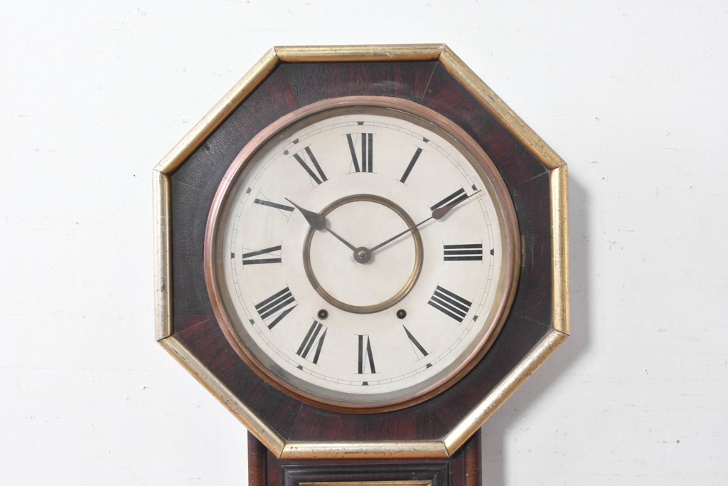 アメリカアンティーク　1900年頃　New Haven Clock Co.(ニューヘブン社)　八角形のシルエットと金色のフレームがクラシカルな壁掛け時計　(R-091600)