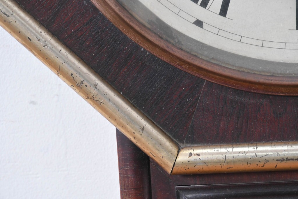 アメリカアンティーク　1900年頃　New Haven Clock Co.(ニューヘブン社)　八角形のシルエットと金色のフレームがクラシカルな壁掛け時計　(R-091600)