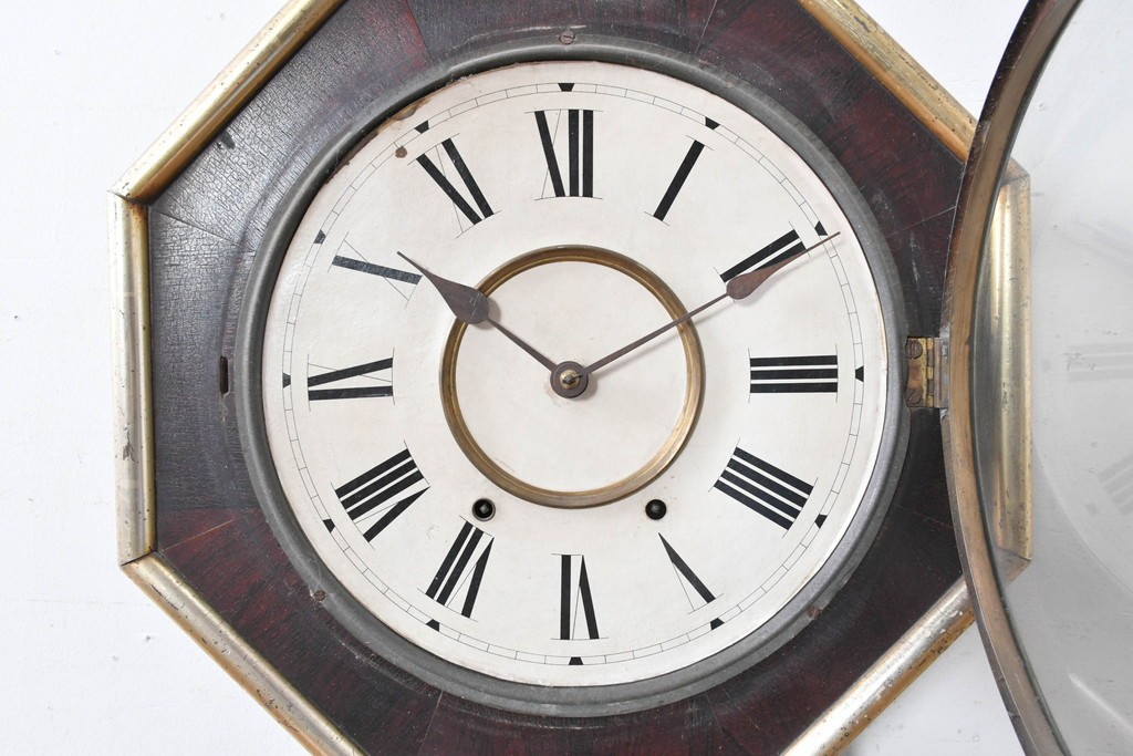 アメリカアンティーク　1900年頃　New Haven Clock Co.(ニューヘブン社)　八角形のシルエットと金色のフレームがクラシカルな壁掛け時計　(R-091600)