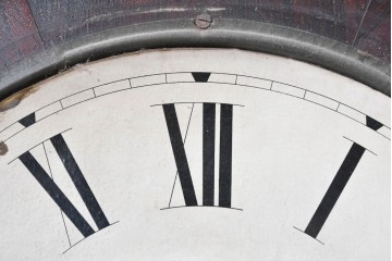 アメリカアンティーク　1900年頃　New Haven Clock Co.(ニューヘブン社)　八角形のシルエットと金色のフレームがクラシカルな壁掛け時計　(R-091600)