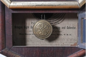 アメリカアンティーク　1900年頃　New Haven Clock Co.(ニューヘブン社)　八角形のシルエットと金色のフレームがクラシカルな壁掛け時計　(R-091600)