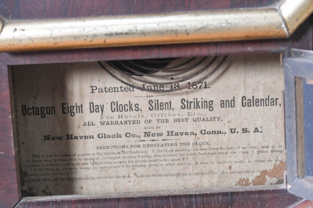 アメリカアンティーク　1900年頃　New Haven Clock Co.(ニューヘブン社)　八角形のシルエットと金色のフレームがクラシカルな壁掛け時計　(R-091600)