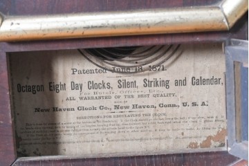 アメリカアンティーク　1900年頃　New Haven Clock Co.(ニューヘブン社)　八角形のシルエットと金色のフレームがクラシカルな壁掛け時計　(R-091600)