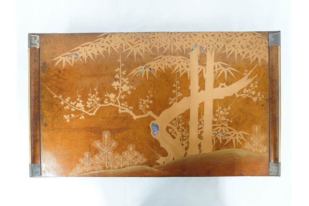 時代物　明治から大正期　松竹梅蒔絵と螺鈿のきらめきが美しい総梨地の御文台　外箱付き　(R-091607)
