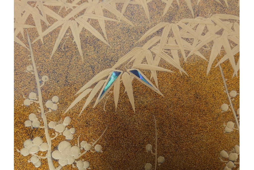 時代物　明治から大正期　松竹梅蒔絵と螺鈿のきらめきが美しい総梨地の御文台　外箱付き　(R-091607)