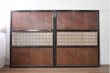 アンティーク建具　昭和初期　木目が際立つ幅広の障子入り帯戸2枚セット　(R-091651)