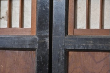 アンティーク建具　昭和初期　木目が際立つ幅広の障子入り帯戸2枚セット　(R-091651)