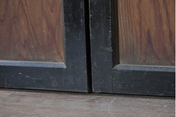 アンティーク建具　昭和初期　木目が際立つ幅広の障子入り帯戸2枚セット　(R-091651)
