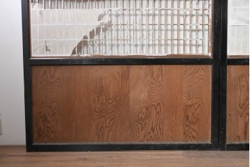 アンティーク建具　昭和初期　木目が際立つ幅広の障子入り帯戸2枚セット　(R-091651)