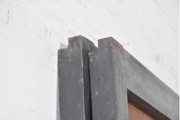 アンティーク建具　昭和初期　木目が際立つ幅広の障子入り帯戸2枚セット　(R-091651)
