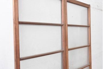 ヴィンテージ建具　昭和中期　モールガラスを使用したレトロな横桟入りガラス戸2枚セット　(R-091653)
