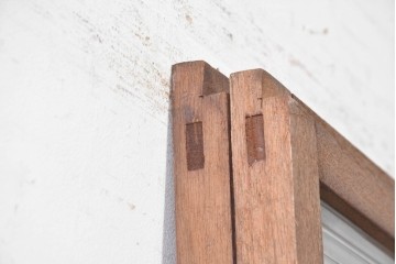 ヴィンテージ建具　昭和中期　モールガラスを使用したレトロな横桟入りガラス戸2枚セット　(R-091653)