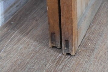 ヴィンテージ建具　昭和中期　モールガラスを使用したレトロな横桟入りガラス戸2枚セット　(R-091653)