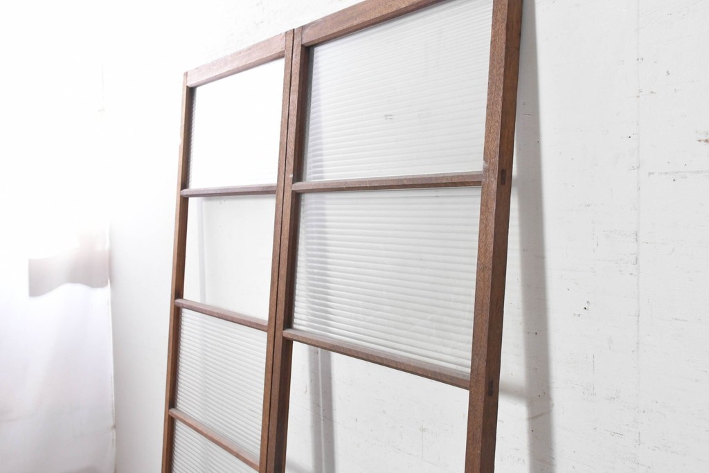 ヴィンテージ建具　昭和中期　横桟入りのレトロなガラス戸2枚セット　(R-091654)