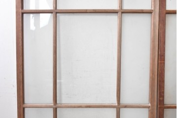アンティーク建具　昭和初期から昭和中期　素朴な木の風合いを楽しむレトロな格子ガラス戸2枚セット　(R-091655)