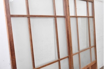 アンティーク建具　昭和初期から昭和中期　素朴な木の風合いを楽しむレトロな格子ガラス戸2枚セット　(R-091655)