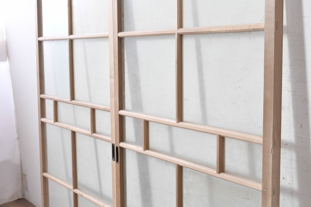 ヴィンテージ建具　昭和中期から昭和後期　レトロモダンな桟組みが魅力のガラス戸2枚セット　(R-091656)