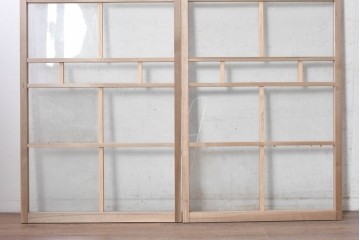 ヴィンテージ建具　昭和中期から昭和後期　レトロモダンな桟組みが魅力のガラス戸2枚セット　(R-091656)