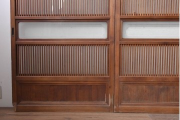 アンティーク建具　昭和初期から昭和中期　裏面ガラス入り　繊細な縦格子とガラス帯が味わい深い格子戸3枚セット　(R-091657)