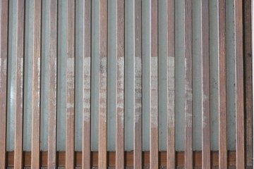 アンティーク建具　昭和初期から昭和中期　裏面ガラス入り　繊細な縦格子とガラス帯が味わい深い格子戸3枚セット　(R-091657)