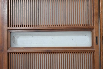 アンティーク建具　昭和初期から昭和中期　裏面ガラス入り　繊細な縦格子とガラス帯が味わい深い格子戸3枚セット　(R-091657)