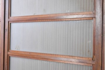 アンティーク建具　昭和初期から昭和中期　裏面ガラス入り　繊細な縦格子とガラス帯が味わい深い格子戸3枚セット　(R-091657)