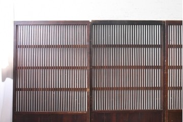アンティーク建具　明治から大正期　細かな縦格子と腰板が趣深い格子戸4枚セット　(R-091658)