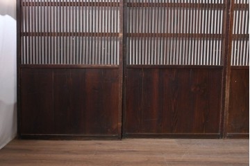 アンティーク建具　明治から大正期　細かな縦格子と腰板が趣深い格子戸4枚セット　(R-091658)