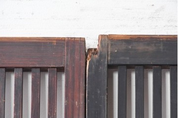 アンティーク建具　明治から大正期　細かな縦格子と腰板が趣深い格子戸4枚セット　(R-091658)