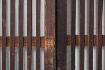 アンティーク建具　明治から大正期　細かな縦格子と腰板が趣深い格子戸4枚セット　(R-091658)
